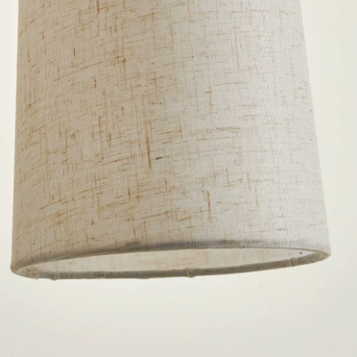 Fabric shade lower rim detail
