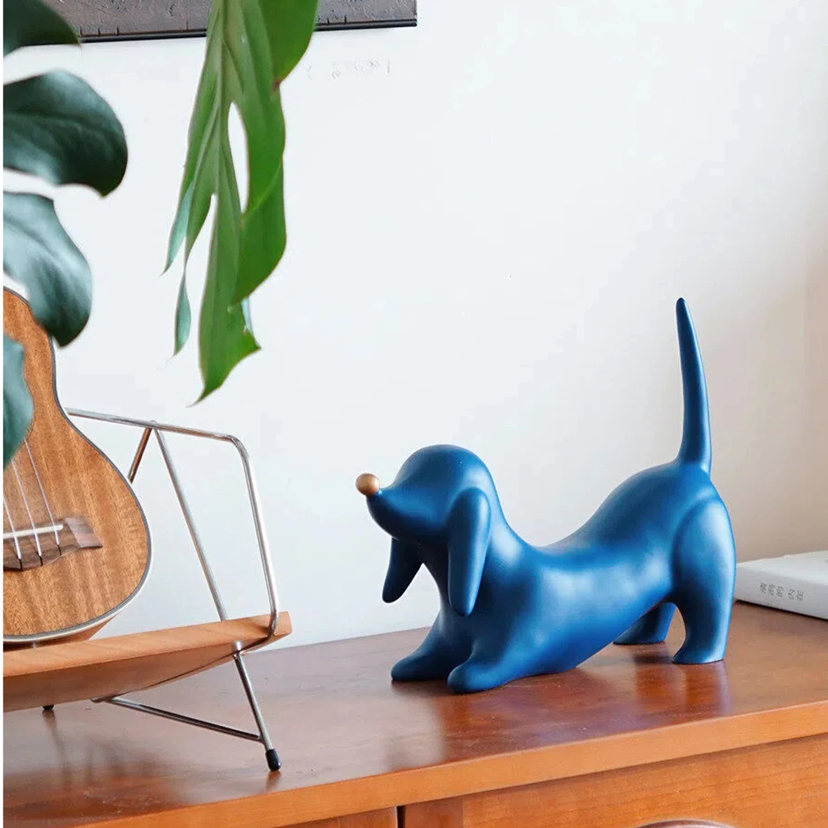 gallery-scene-desk-plant-1x1.webp