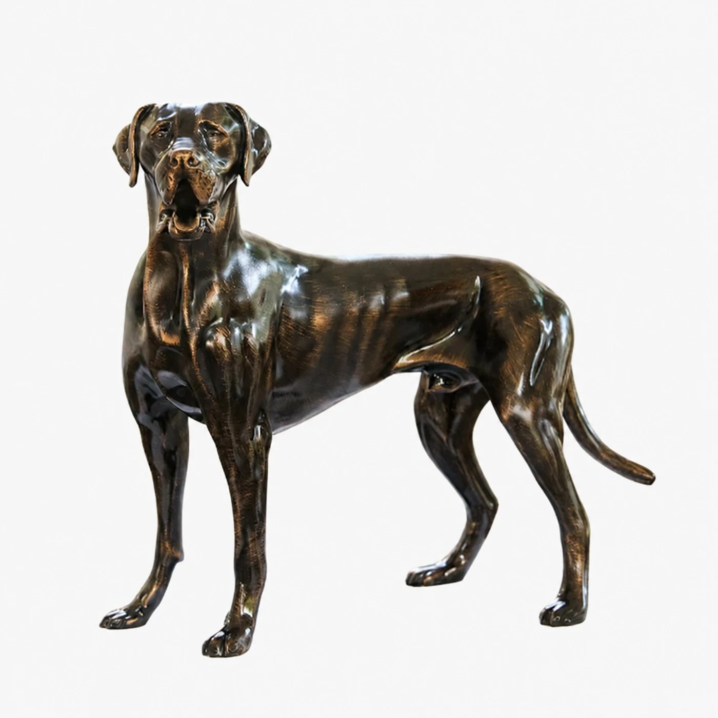 main bronze hound dog